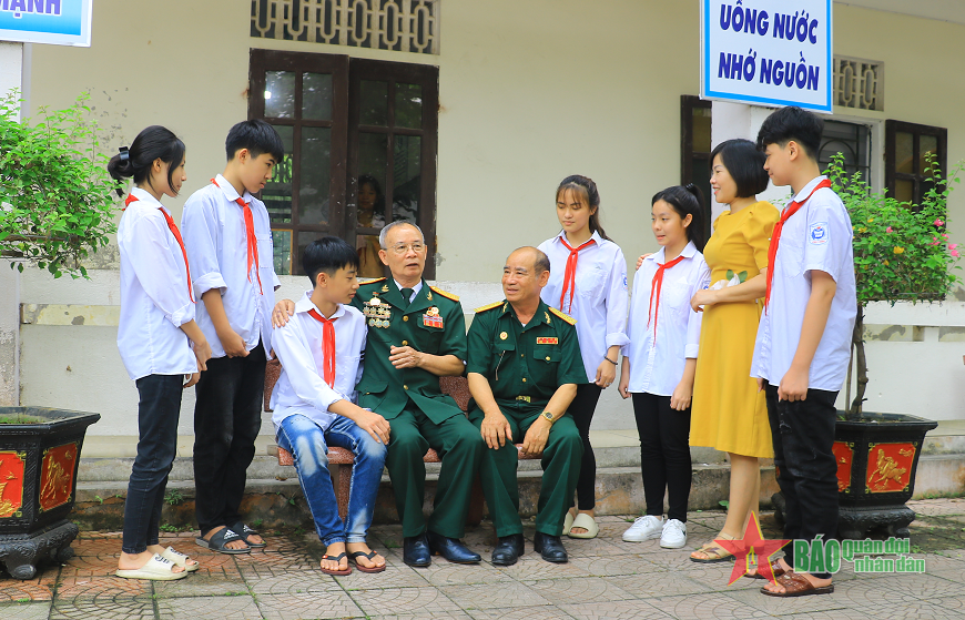 Chia sẻ câu chuyện giữa các thế hệ