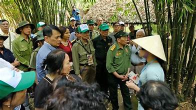 Tham quan di tích lịch sử