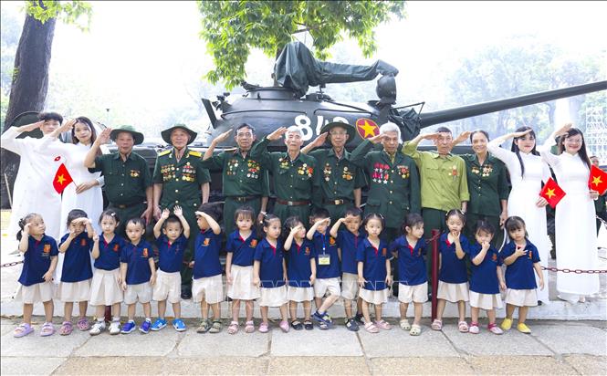 Giao lưu giữa các thế hệ