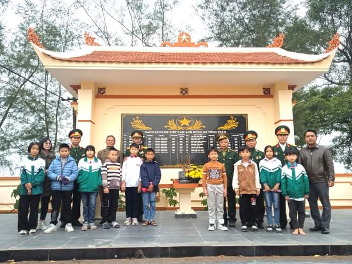 Giao lưu với cựu chiến binh
